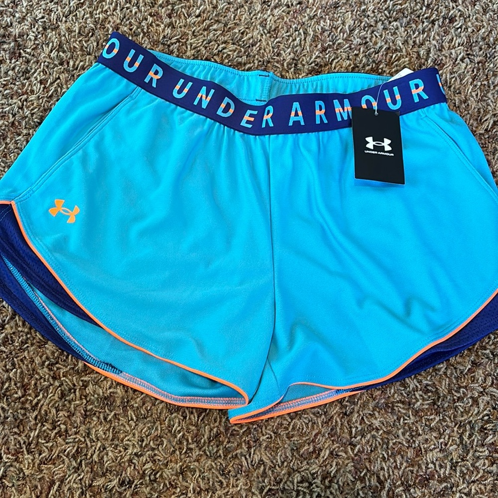 Under Armour loose running shorts medium  NEW